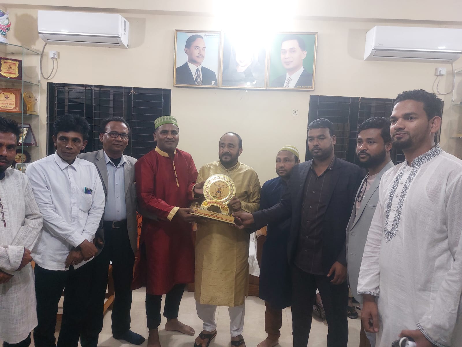 হাজী মুজিবকে বাংলাদেশ প্রেসক্লাব কমলগঞ্জ শাখার রাজকীয় সংবর্ধনা: উন্নয়নের মহাসড়কে ঐক্যবদ্ধ হওয়ার ডাক