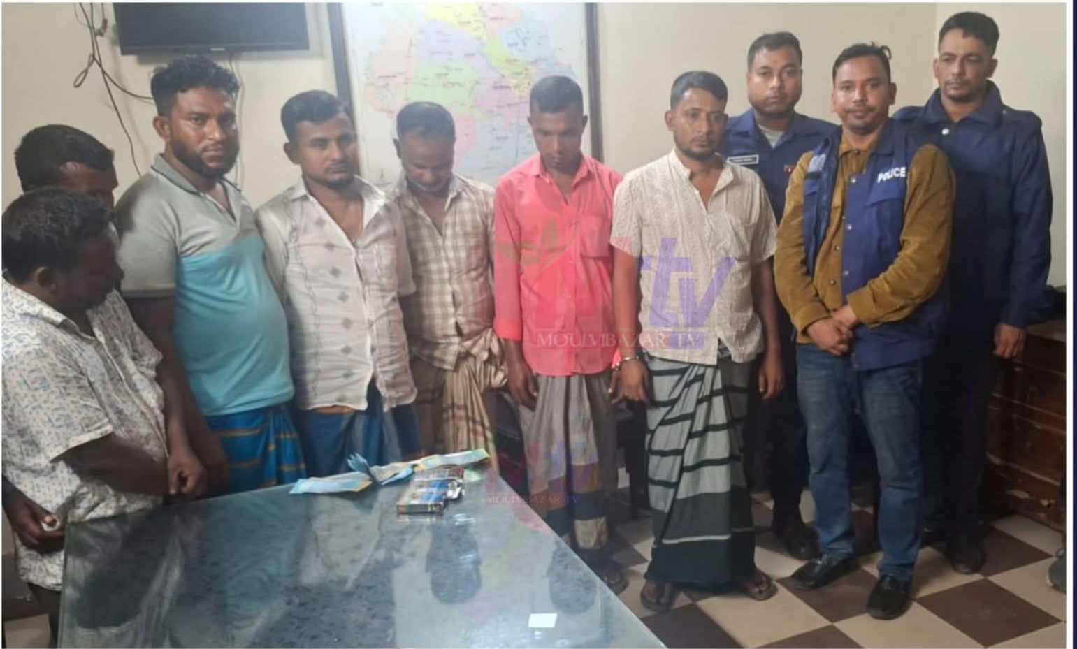 ​মৌলভীবাজারে জুয়ার আসরে পুলিশের হানা: নগদ টাকাসহ আটক ৭