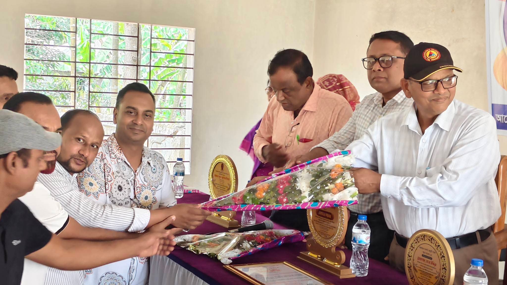 কমলগঞ্জে শিক্ষক কৃষ্ণ কুমার সিংহের বিদায়: বিএনসিসি’র ‘গার্ড অব অনার’ ও খোলা জিপে রাজকীয় যাত্রা