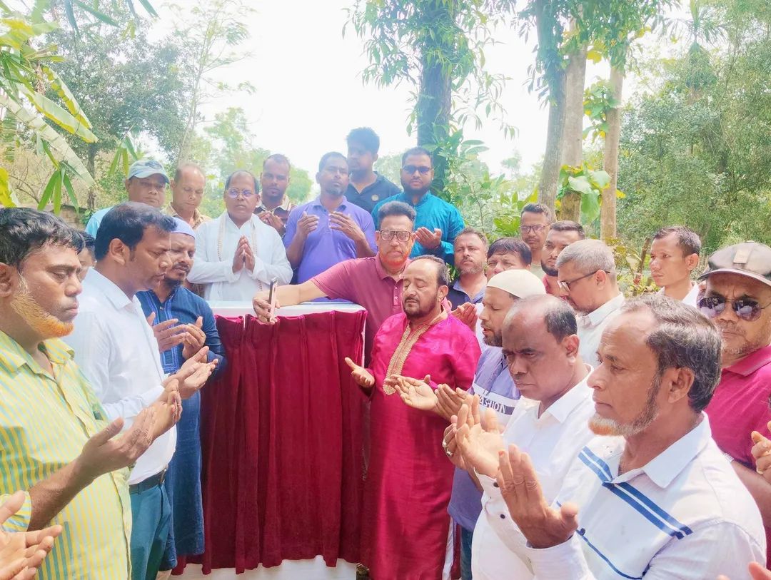 আলীনগরবাসীর দীর্ঘদিনের দাবি পূরণ: রানী বাজার-আলীনগর সড়কের ভিত্তিপ্রস্তর স্থাপন করলেন আলহাজ্ব মুজিবুর রহমান চৌধুরী হাজী মুজিব এমপি