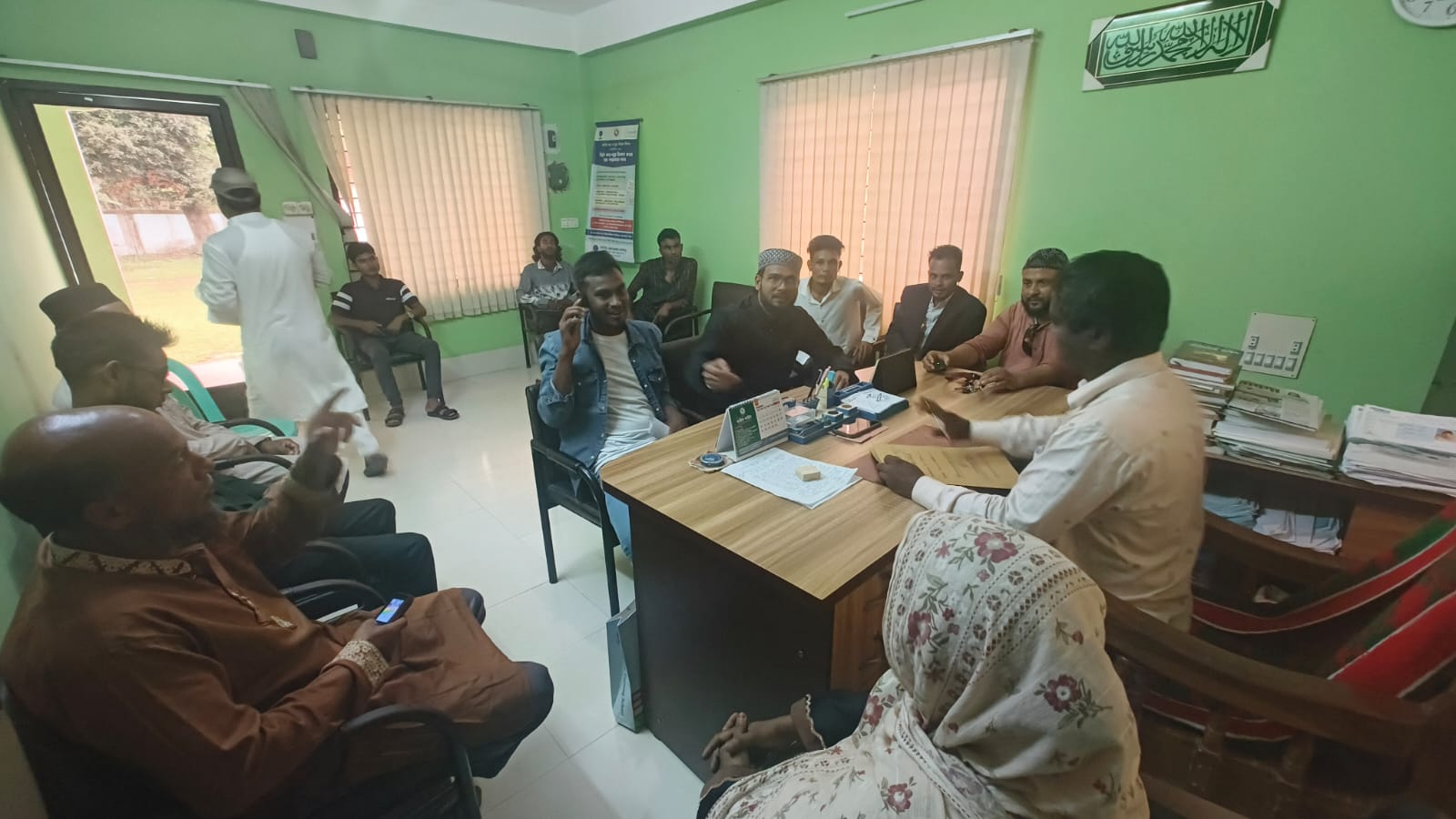 রহিমপুরে চাল ও প্রকল্প বন্টনে অনিয়ম: বৈঠকে স্বচ্ছতার আশ্বাস