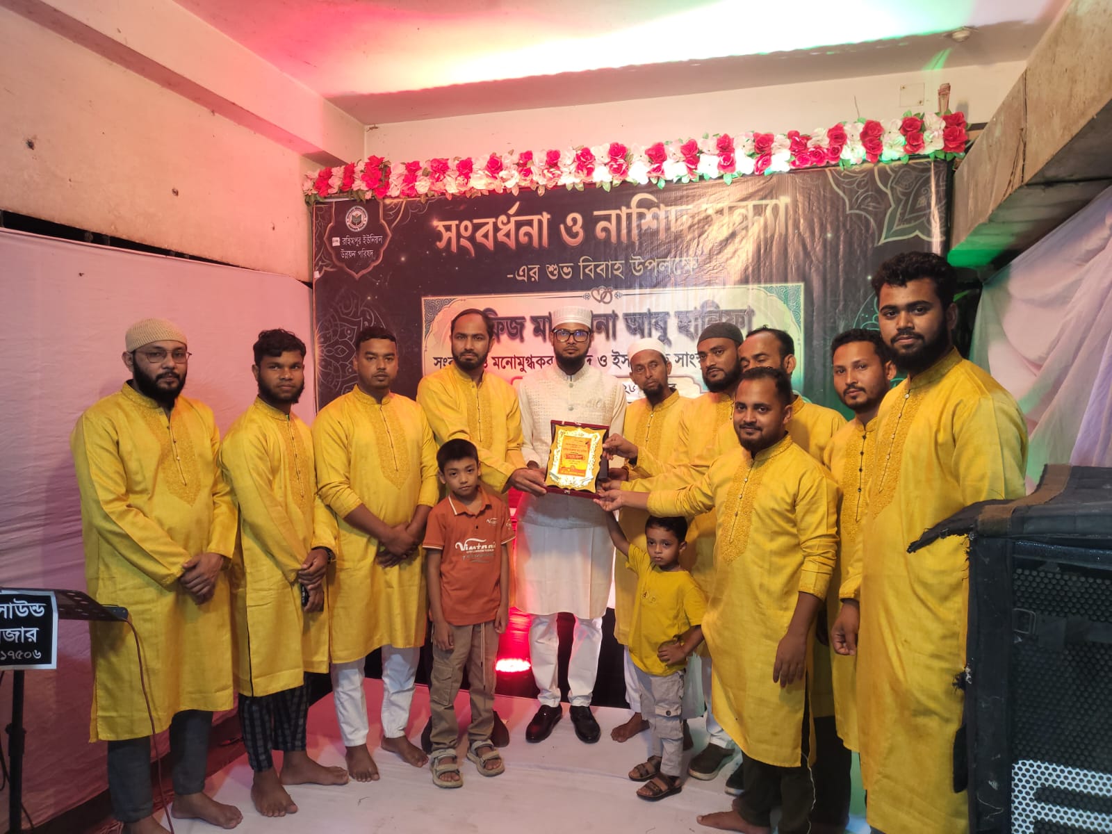 নতুন জীবনে পা রাখলেন হাফিজ মাওলানা আবু হানিফা: ‘উই আর কমলগঞ্জ’ পরিবারের জোরালো অভিনন্দন ও স্মারক প্রদান
