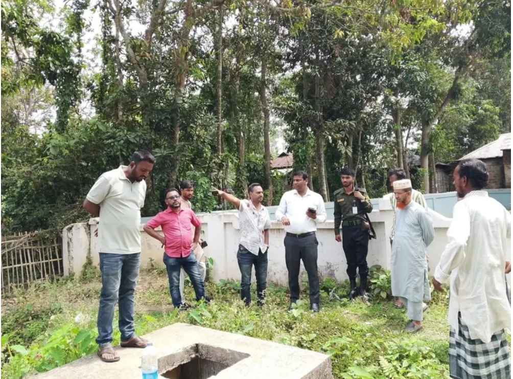 কমলগঞ্জে কবরস্থানের পাশে সেপটিক ট্যাংক নির্মাণে ক্ষোভ: প্রশাসনের হস্তক্ষেপে কাজ বন্ধ