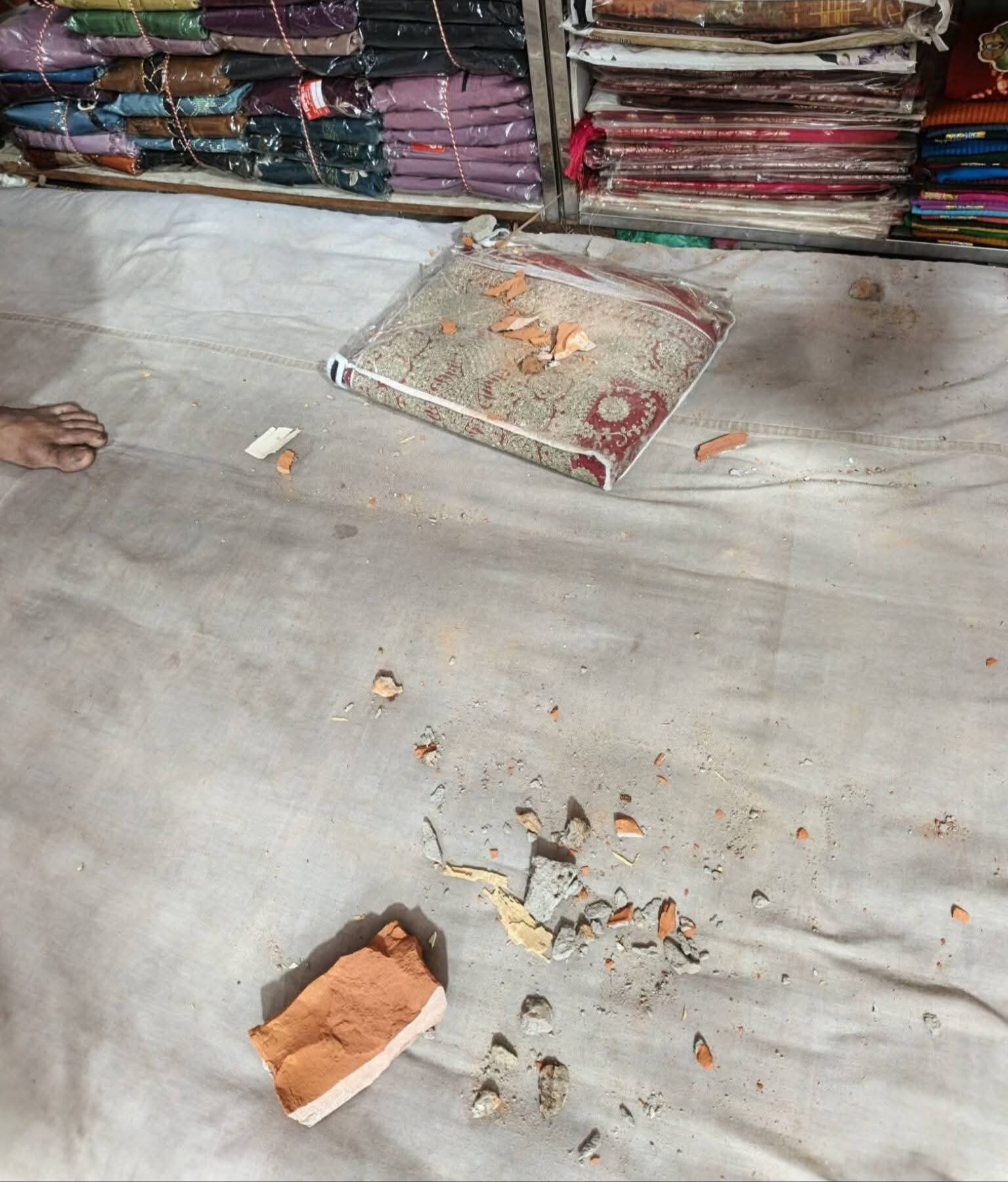 শমশেরনগর বাজারে ব্যবসায়ীর দোকানে দুঃসাহসিক চুরির চেষ্টা, ব্যবসায়ীদের মধ্যে আতঙ্ক
