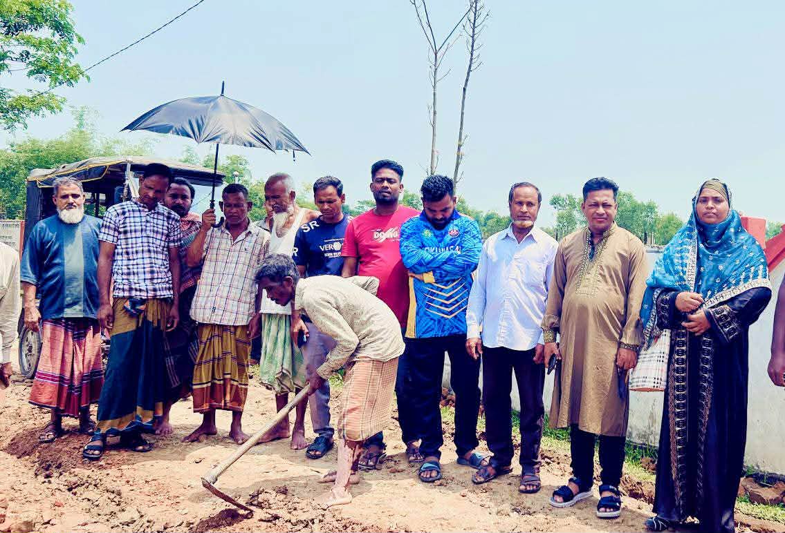 ৬ নং আলীনগর ইউনিয়নের ৬ নং ওয়ার্ডের গকুলনগর মথরাপুর জনবহুল রাস্তার সংস্কার কাজের উদ্বোধন