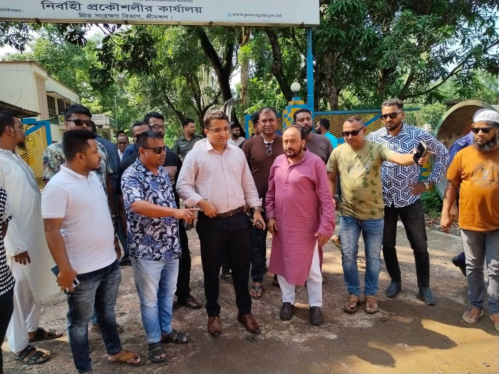 ​জনদুর্ভোগ নিরসনে দ্রুত পদক্ষেপ: শ্রীমঙ্গলে রাস্তা ও ড্রেন সংস্কার কাজ পরিদর্শনে এমপি ও প্রশাসন