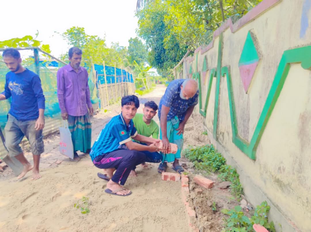 ​৪৫ পরিবারের দীর্ঘ অর্ধশতাব্দীর ভোগান্তি শেষ, অবশেষে আলোর মুখ দেখল আলীনগর বস্তির রাস্তা