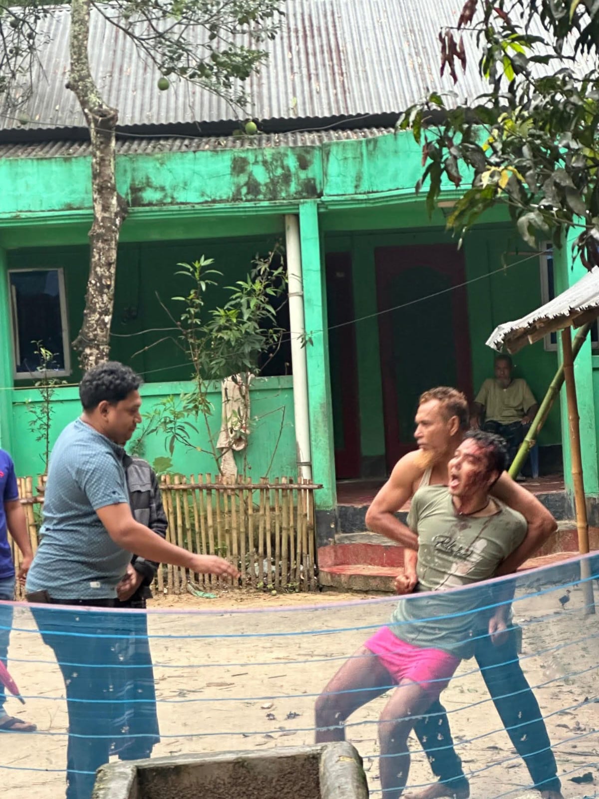 ​শ্রীমঙ্গলে মসজিদে ফজর নামাজ চলাকালে বৃদ্ধকে কুপিয়ে হত্যা, যুবক আটক