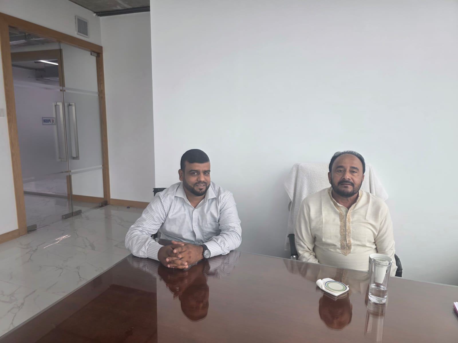 ​এমপি হাজী মুজিবের সাথে গকুননগর সমাজকল্যাণ পরিষদের চেয়ারম্যান আহমদ আলী খানের সৌজন্য সাক্ষাৎ